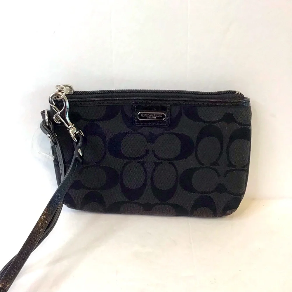 COACH Women’s Black Signature 